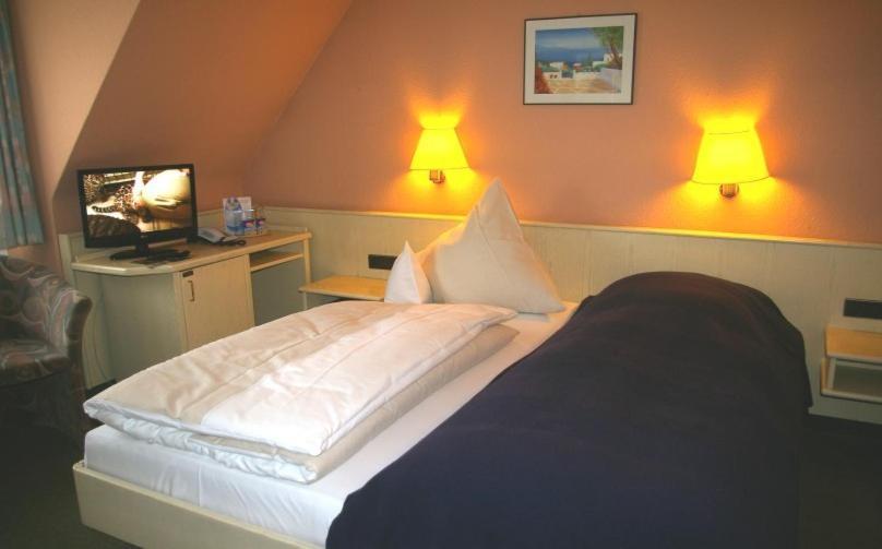 Zum Treuen Bartel Hotel Markgroningen Phòng bức ảnh